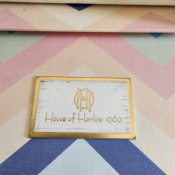 House of harlow 1960 white with yellow Beaded flower earrings. - Picture 3 of 6